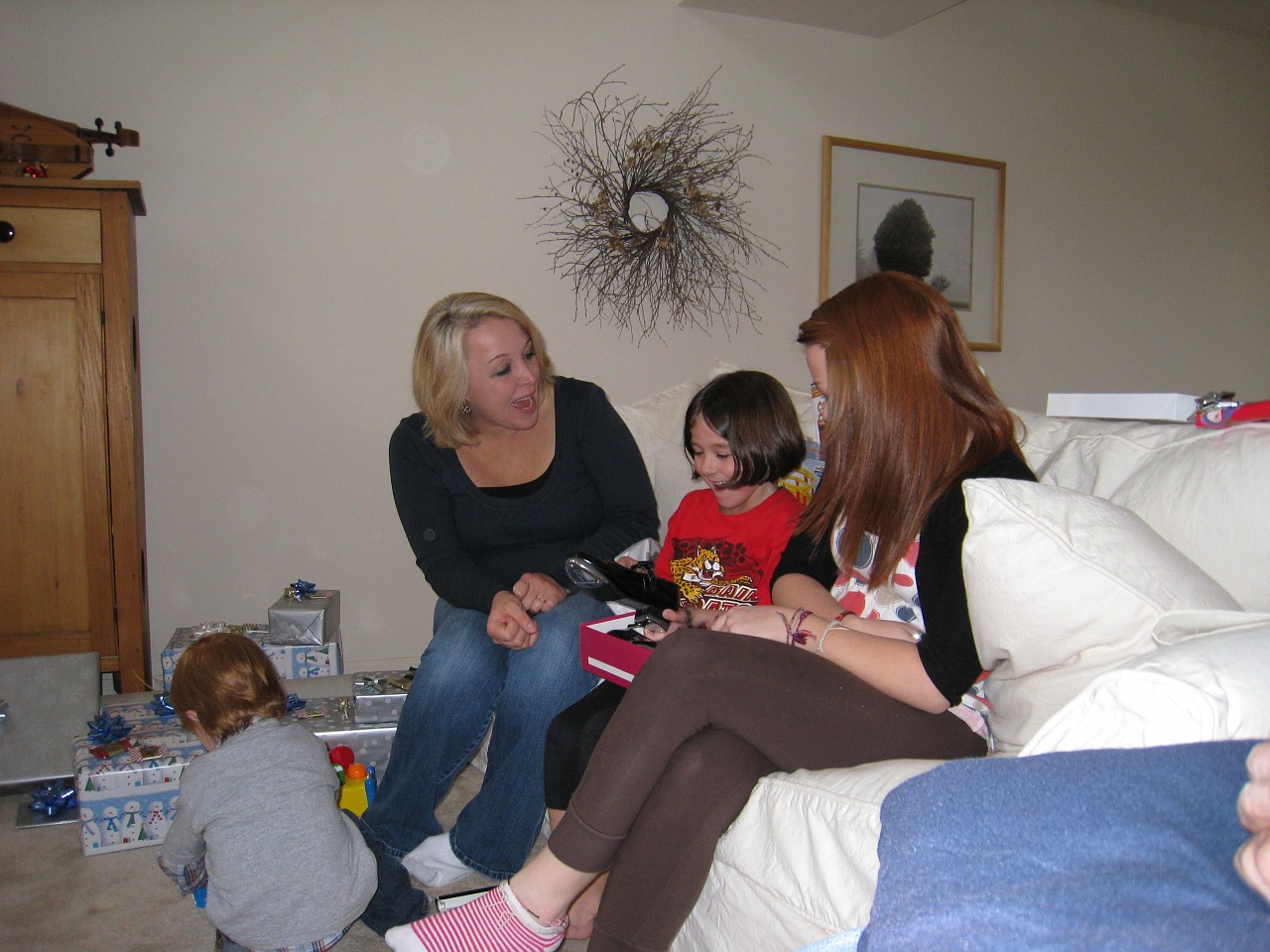 Christmas 2007 Kasdorf Misselhorn Gathering 014.jpg - Christmas 2007! The Misselhorn, Kasdorf and Burns families come together for the celebration! Lots of talk, food, presents, food and visiting.